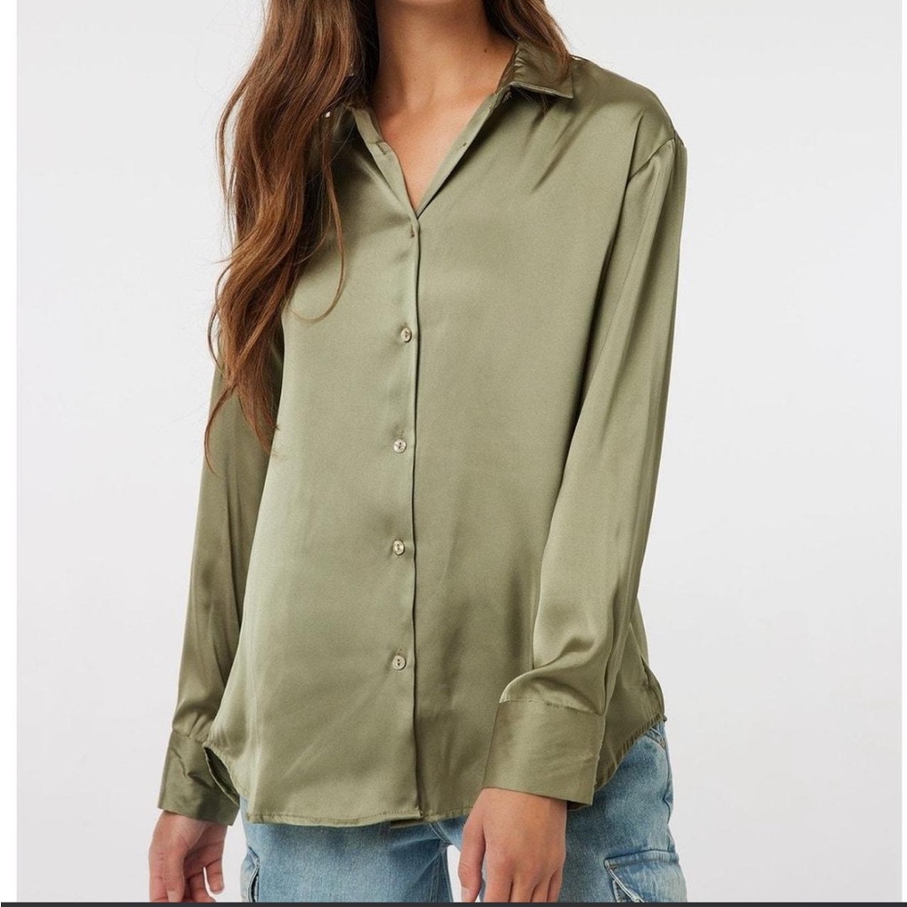 ❤️‍🔥BOGO FREE Abercrombie & fitch Green satin collared button down blouse large